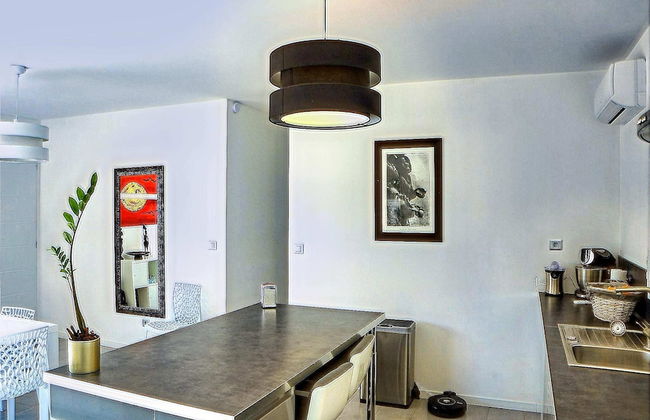 Beautiful Holiday Home With Garden - Photo 11