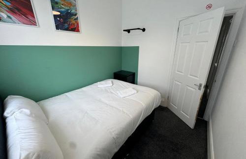 Comfortable 3BR Stay Perfect for 6 Guests - Foto 15