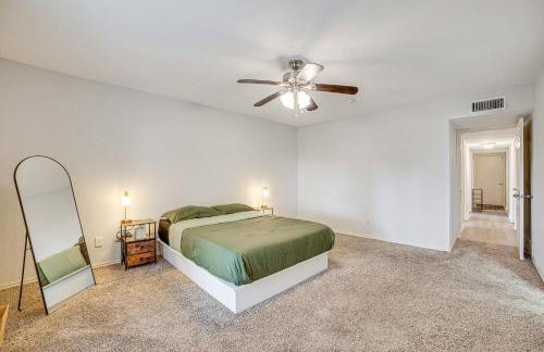 DFW Home Base! Quiet Suburb Stay with Yard - Foto 17