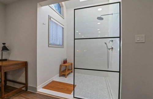 3BR, Lakeview, Hot Tub, Nintendo Switch - Deer Haven Poconos Retreat - Foto 11