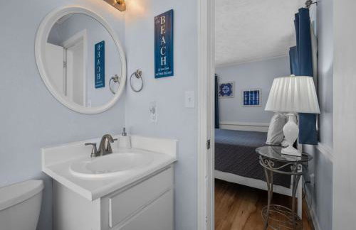 Pets OK Beach Home, Short Walk Beach Access, and Views - Foto 4