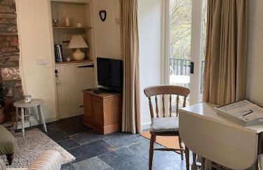 Cosy River Cottage in Brecon with a Fireplace - Photo 15