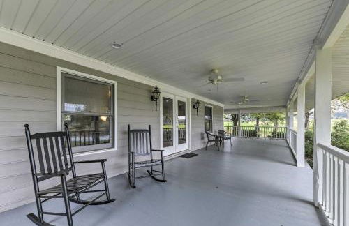 Remodeled Pittsboro Farmhouse Sitting on 220 Acres - Foto 3