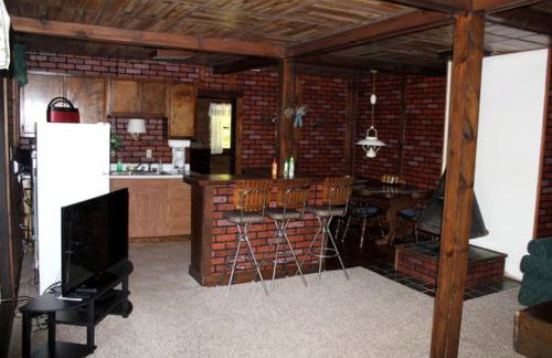 Charming Cabin Rental with Private Beach Access on Lake George in New York - Foto 11