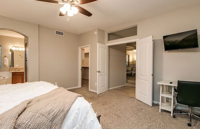 Massive 5 Bdrm Getaway W/pool, Hot Tub, Game Room! - Photo 3