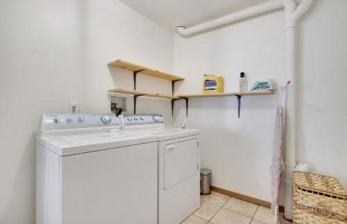 Serene Escape at Big Bass Lake & Pool Access - Foto 42