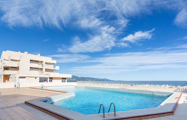 1 bedroom Apartment in Bormes-les-Mimosas with swimming pool and terrace - Photo 5