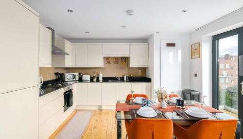 Stylish Hoxton 2 Bedroom 2 Bathroom Apartment With Balcony & Lift, Sleeps 6 - Foto 2, stove