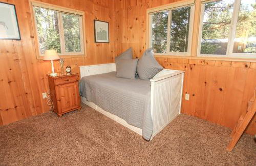 Owl Cabin - Sierra style cabin located on a quiet road in Fawnskin and backs up to National Forest! - Foto 10