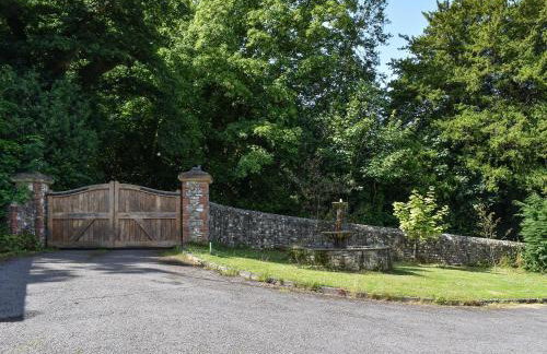 The Bee Hive - Photo 18