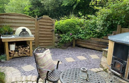 Romantic Cottage with Wood-fired Hot tub and Outdoor Pizza Oven - Foto 28