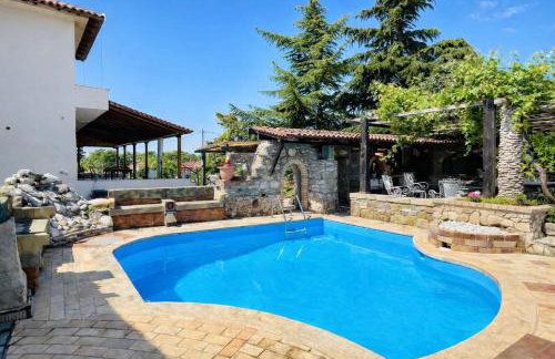 Saltos Village House - Peaceful Poolside Retreat - Foto 1