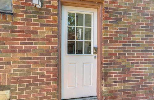 Striking Tudor Revival in Five Points District! - Foto 26