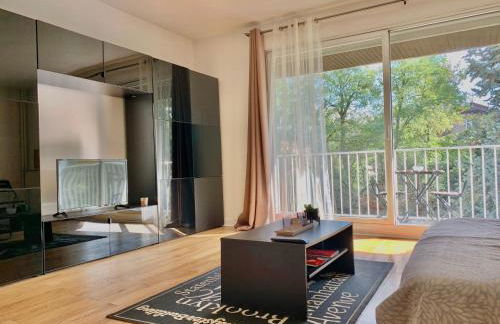 Appartement 12 min Paris - Parking Privé Gratuit - Wifi - Netflix - Balcon - Foto 2