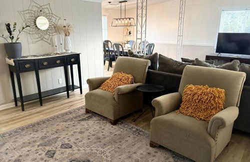 Charming Cottage with Fenced Backyard Pet Friendly - Foto 20