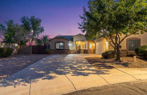 Swim, Golf, Grill and Chill! Surprise Group Getaway - Foto 33