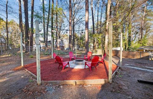 Perfect cute home in Garner with firepit & king bed - Foto 27