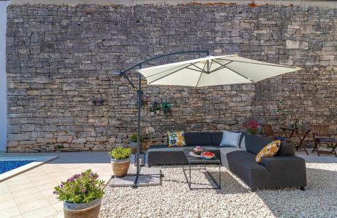 Gorgeous Home In Kresini With Wifi - Photo 13