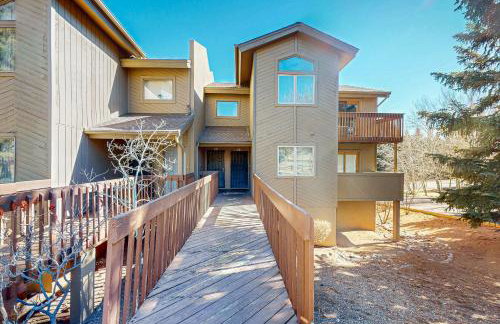 Near Hiking and Biking! Flagstaff Condo with Grill - Foto 1