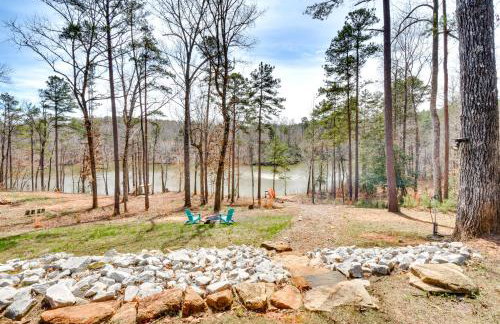 Waterfront Seneca Cabin about 4 Mi to Boat Launch! - Foto 2