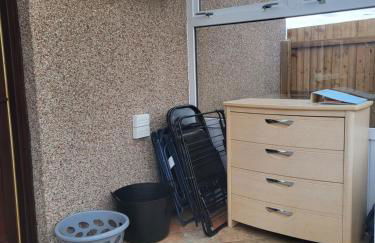 Central 2-bedroom bunglow with double sofa bed - Photo 18