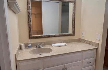 Entire Single Family home 3 bed 2 bath in water front big cozy back yard view - Foto 10