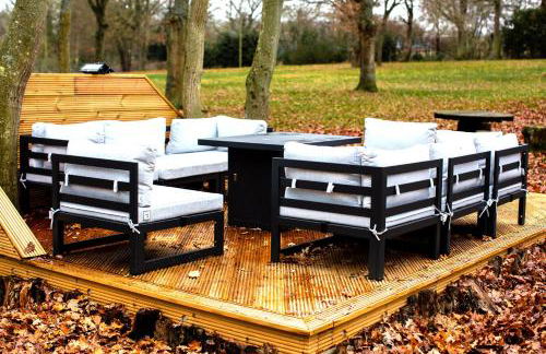 Countryside Cabin on 5 Acres Countryside with Outdoor Firepit, Cinema and converted Stables - Foto 3