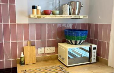 No 3, apartment in the heart of Bridport, Dorset - Photo 16