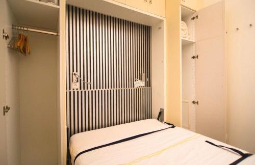 Two Bedroom Luxury Apartment - Balcony with View of Notre Dame - Photo 23