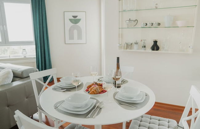 Chic Metro-side Apartment - Photo 5