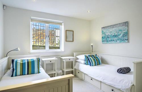 Point View - Award Winning Apartments with Private Hot Tub & Parking - Foto 27