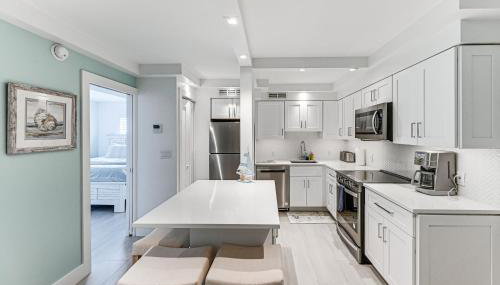 Coastal Downtown Naples Condo - Walk to the Beach! - Foto 2