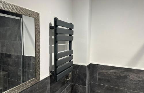 Adam Court Apartments - PE1 - Contractor Friendly - Choice of Studios or 1 Bed Apartments - Free Parking - Sofa Beds - Sky TV - Full Kitchen - Washer Dryer - WiFi - Foto 75