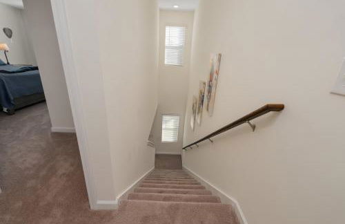 Stylish 3BR Getaway across Bristol Speedway - Foto 52