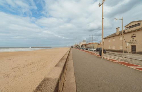 Espinho Seawalk AND Seaview by Vacationy - Photo 53