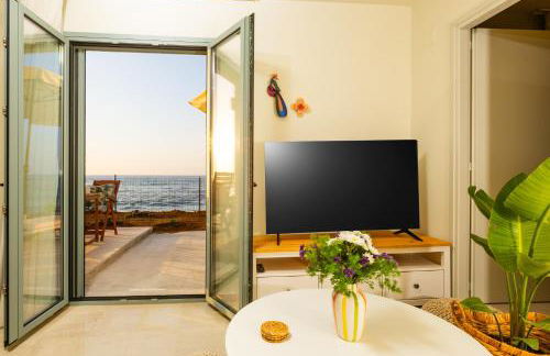 Savina Seafront Home - Photo 7