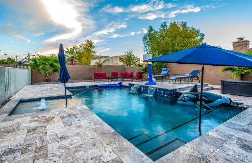 Group Getaway with Pool and Putting Green in Glendale - Foto 1