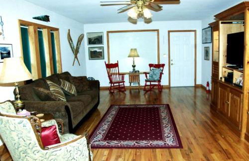 Pet-Friendly Cabin Getaway for Groups near Aspen, Colorado - Photo 26