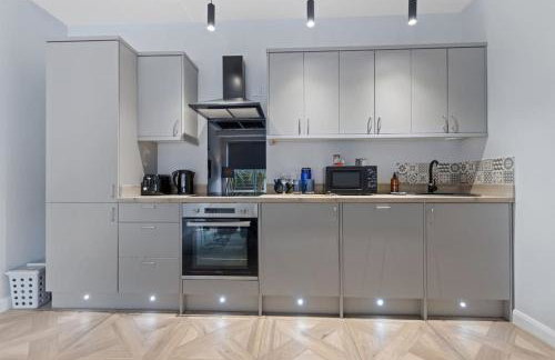 Modern Apartment Off-Road Parking King Bed Suite 1 - Foto 13