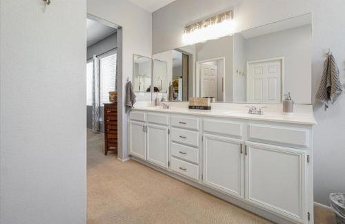 Your Home Away From Home near Wineries & Old Town - Foto 77