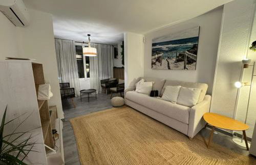 Stylish Seaview Apartment - Photo 2