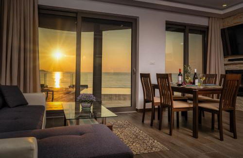 Violet Beach Front Private Villa - Foto 25