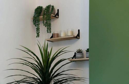 Spacious 4BR on Leafield Rd - Photo 45