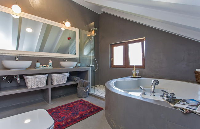 Luxury Villa Dolce Vita with Pool - Photo 21