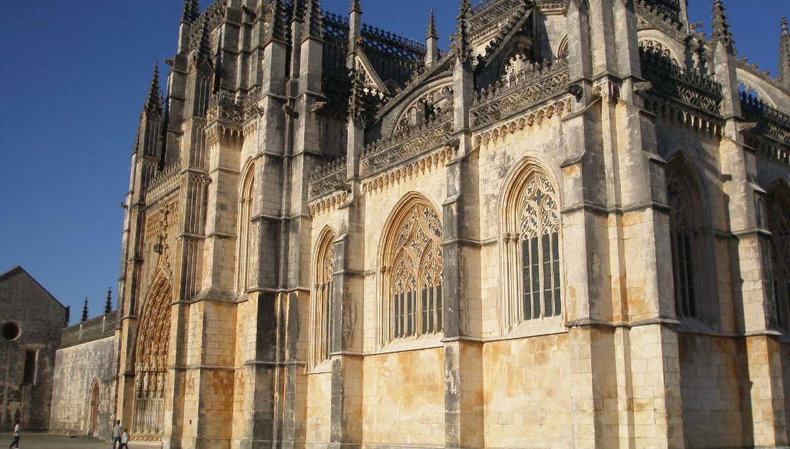 Facciata del monastero di Santa María da Vitória