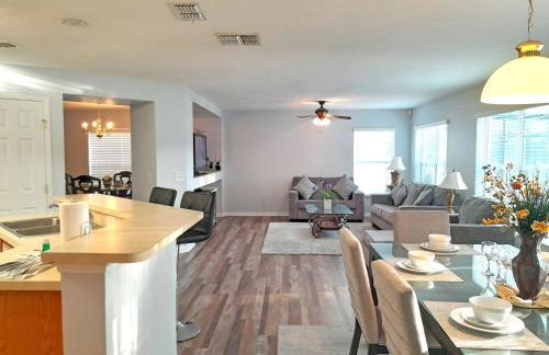 Private pool villa with game room close to theme parks! - Foto 5