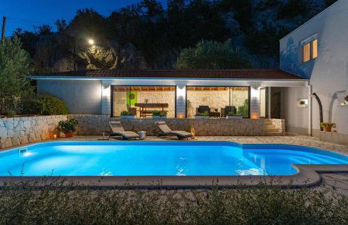 Villa Pasika with private 31m2 pool, summer kitchen with BBQ, 4 bedrooms - Photo 32