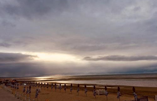 kerwatt - Grande et belle maison de ville avec jardin, proche centre et mer - Photo 7