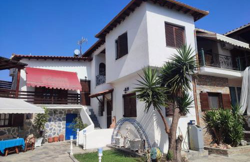 Mamidaki Beach House - Photo 6