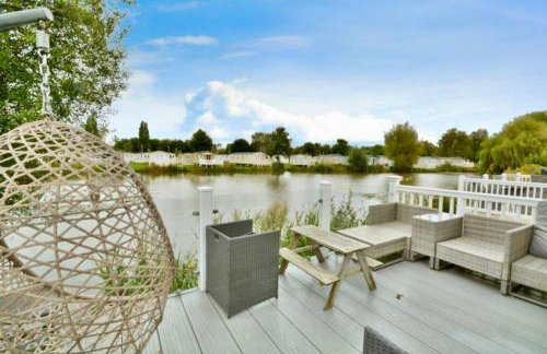 Exquisite Lake lodge in Hoburne Holiday Resort - Valentino Rose Lodge - Foto 6